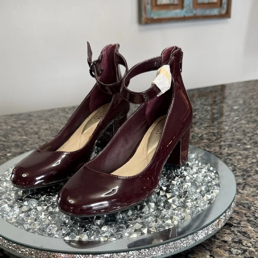 Alfani Dark Burgundy glossy Heels NWOT 7.5 wide